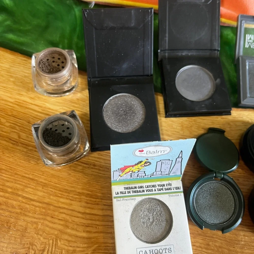 Younique dark eyeshadow makeup bundle 10 items